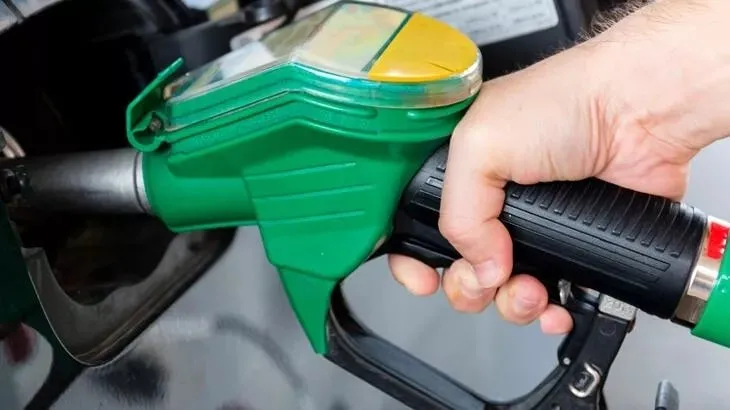AKARYAKIT SON DAKİKA: Benzine indirim ile İzmir, Ankara ve İstanbul’da motorin ve benzin fiyatı ne kadar oldu?