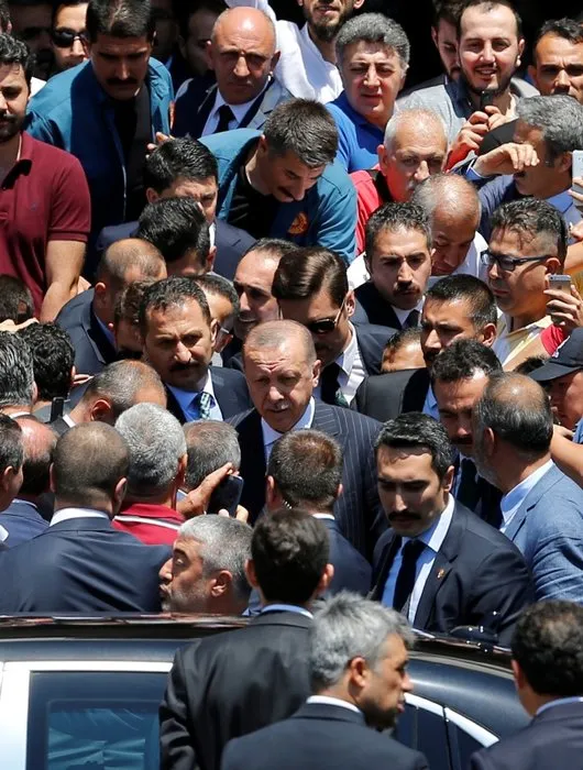 Erdoğan cuma namazını Başyazıcıoğlu Camisi'nde kıldı