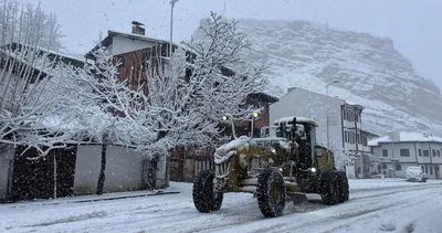 Yoğun kar yağışı 301 köye ulaşımı kapattı