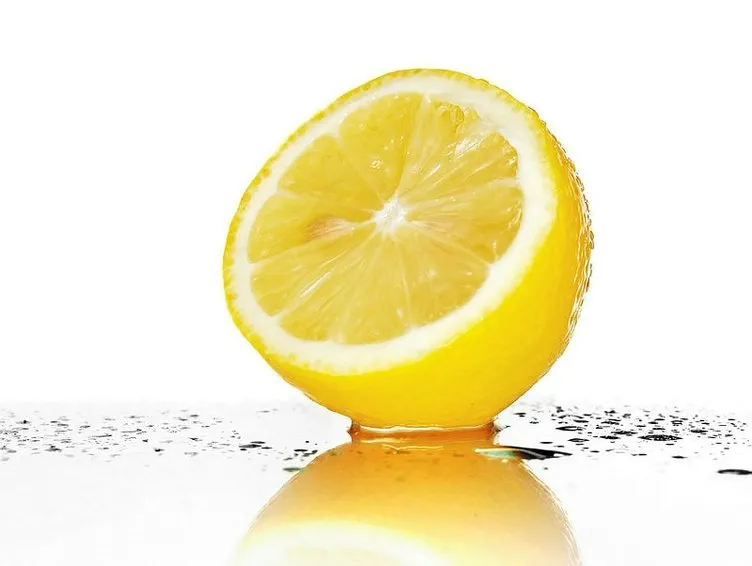 Yatarken baş ucunuza limon koyduğunuzda vücudunuzda olanlara inanamayacaksınız!