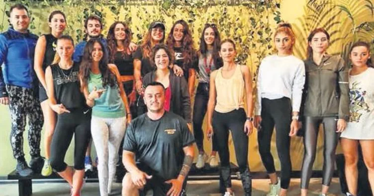 Süslenip gezmek out sporda buluşmak ın!