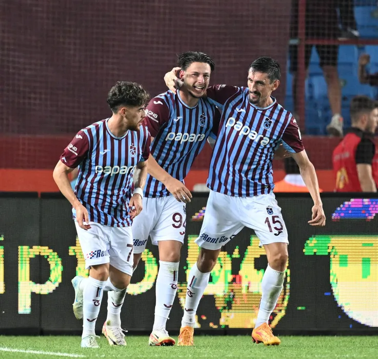 SON DAKİKA HABERLERİ: Trabzonspor’un yeni teknik direktörünü canlı yayında açıkladı! Fatih Tekke derken ters köşe…