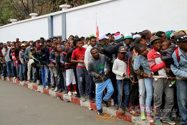 Senegal - Madagaskar maçında izdiham çıktı
