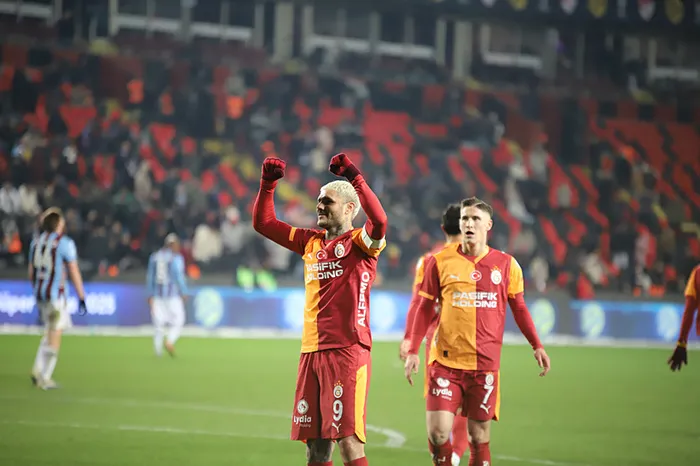 son-dakika-super-kupada-ilk-finalist-galatasaray-cimbom-trabzonsporu-4-golle-gecti-1767643102359.jpeg