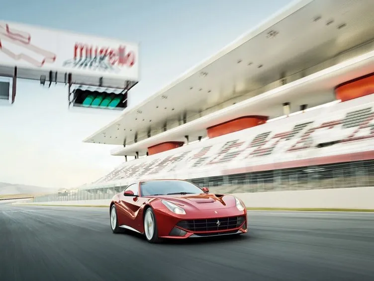 Ferrari F12berlinetta Yılın Süper Otomobili seçildi
