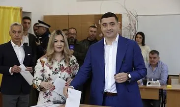 Romanya’da halk ikinci tur için sandık başına gidiyor: Aşırı sağ ile Avrupa yanlısı aday karşı karşıya