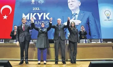AK Parti’de hizmete rozet