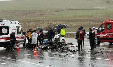 Otobüs ile otomobil çarpıştı: 3 ölü