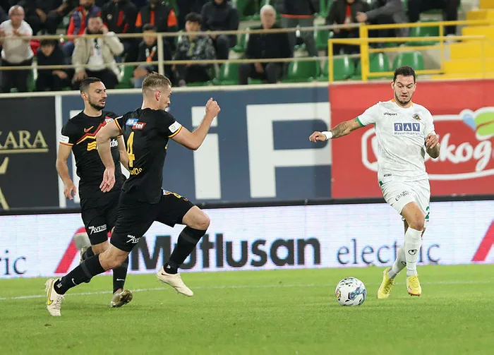alanyaspor-3-puani-3-golle-aldi-kayserispor-zorlu-sinavi-gecemedi-1672245351224.jpg