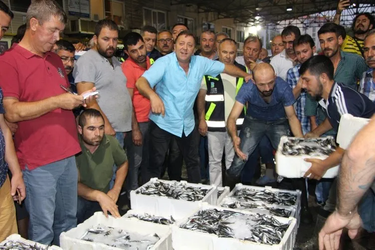 Karadenizli balıkçılar ’Vira Bismillah’ dedi, palamutları topladı