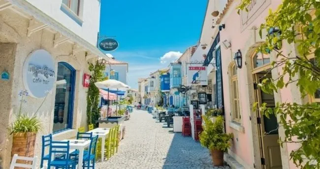 Alaçatı Nerede? Alaçatı Nereye Bağlı, Hangi İlin İlçesi ve Nasıl Gidilir?