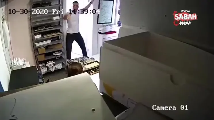 Son dakika! İzmir'de deprem anı kamerada!