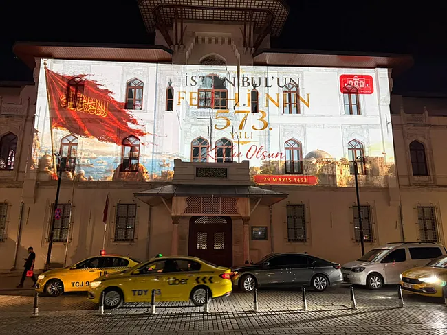 istanbulun-fethinin-573-yil-donumu-coskuyla-kutlandi-mehteran-konserleri-fetih-yuruyusu-ve-gemi-korteji-1780091060739.jpeg