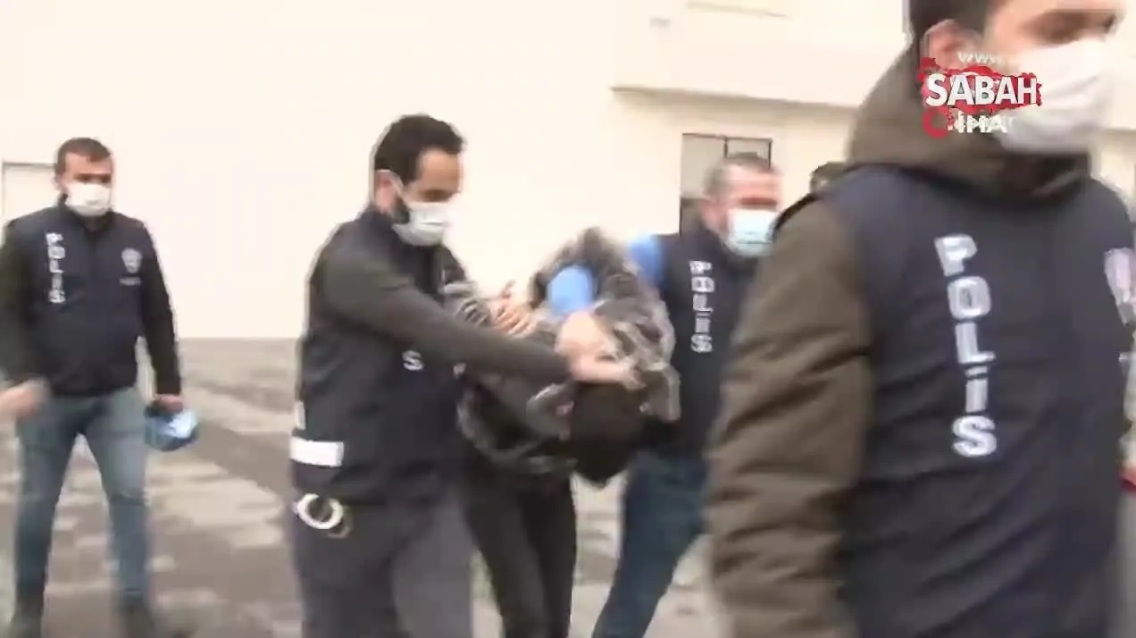 Son Dakika Aleyna Cakir In Olumundeki Supheli Umitcan Uygun Un Ailesi Gazetecilere Saldirdi Video Videosunu Izle Son Dakika Haberleri