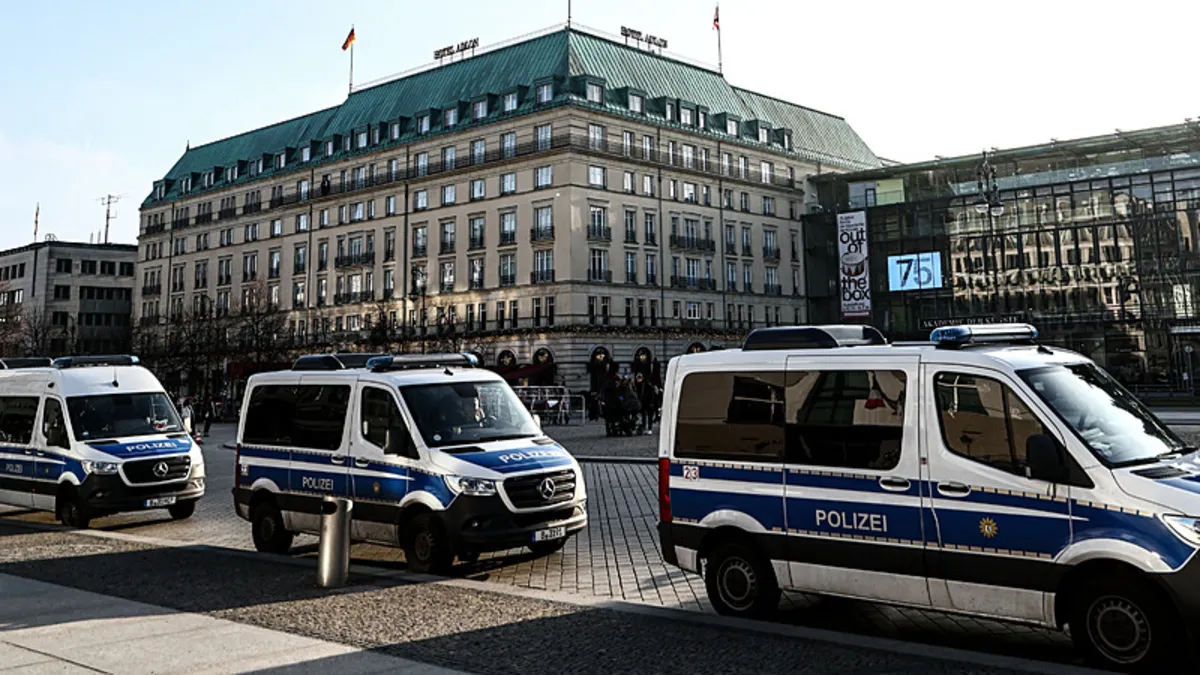 Berlin’de kritik ‘barış planı’ toplantısı: ABD ile Ukrayna heyetleri bir araya geldi Berlin’de kritik ‘barış planı’ toplantısı: ABD ile Ukrayna heyetleri bir araya geldi