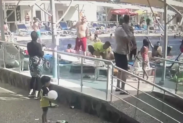 Antalya’da şezlongda güneşlenen kadının üzerine baca kapağı düştü!