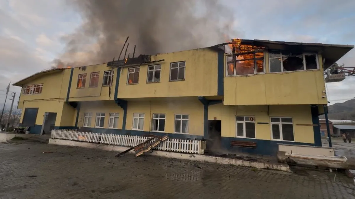 Kastamonu’da korkutan fabrika yangını! Ekipler seferber oldu, yangın kontrol altına alındı