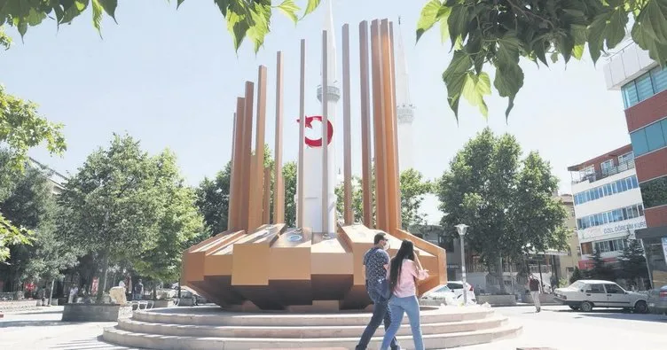 Etimesgut’ta demokrasi anıtı