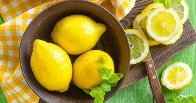 Limonla cilt lekelerine veda edin