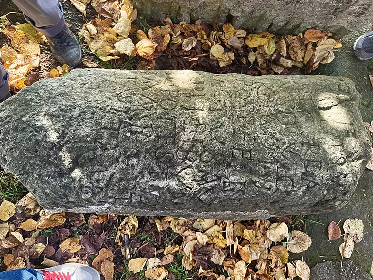 Ordu’da cami bahçesinde Roma dönemine ait eser bulundu: 1800 yıllık tarihin üzerine oturmuşlar!