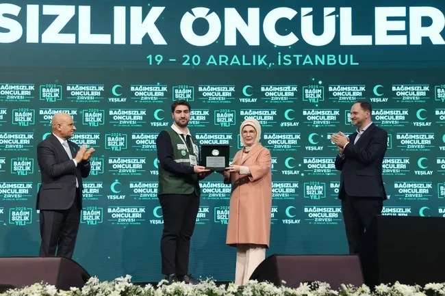 emine-erdogan-bagimliliklar-asla-tolerans-gosterilmemesi-gereken-bir-tehdittir-1766152240419.jpg Emine Erdoğan: Bağımlılıklar, asla tolerans gösterilmemesi gereken bir tehdittir