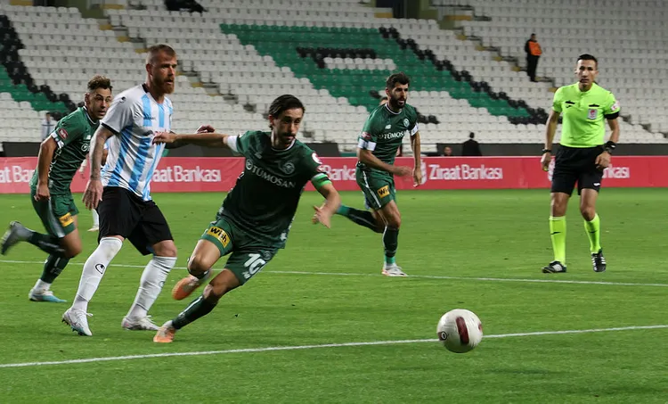 konyaspor-erbaasporu-3-golle-gecerek-kupada-4-tura-yukseldi-1698944137521.jpg