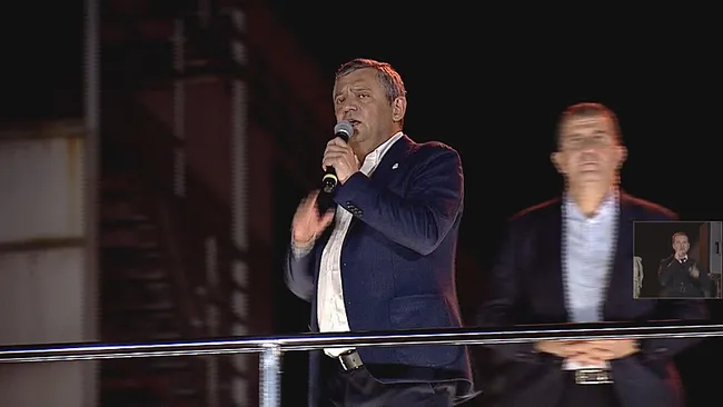son-dakika-ozgur-ozelden-a-habere-tehdit-muhalefetin-tehdit-siyasetine-tepki-yagdi-yerli-ve-milli-medya-konfor-1792663256084.jpeg SON DAKİKA… Özgür Özel A Haber’i hedef gösterdi! Muhalefetin tehdit siyasetine tepki yağdı: Yerli ve milli medya konforlarını bozdu!