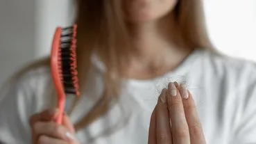 Sağlıksız ve dökülen saçların çaresi bulundu! Bu maske köklerinizi 1 ayda 5 cm uzatıyor…