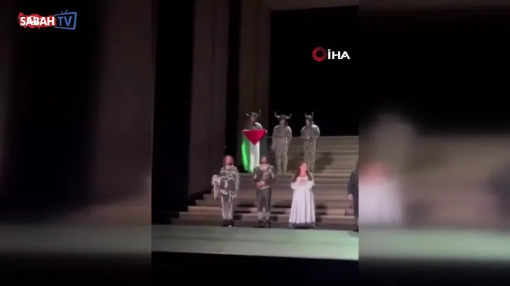 İngiltere’de Kraliyet Opera Salonu sahnesinde Filistin bayraklı protesto | Video