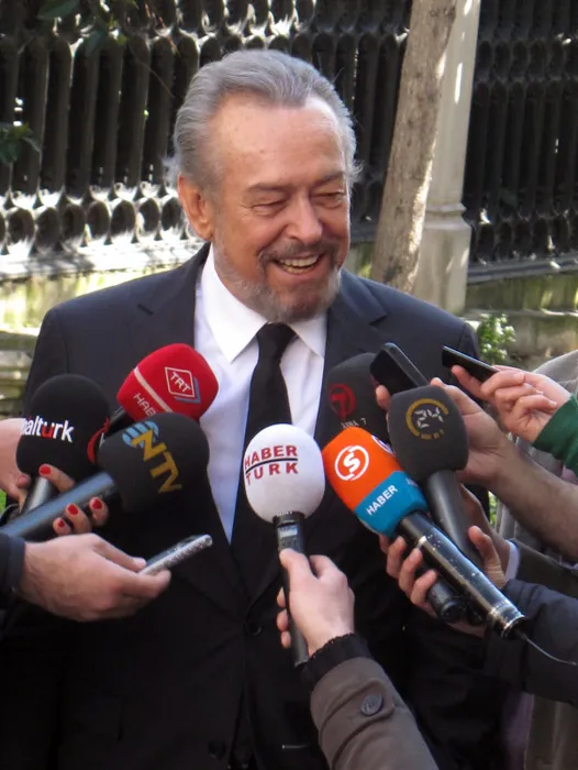 SON DAKİKA… Gazeteci Güneri Cıvaoğlu 85 yaşında hayatını kaybetti