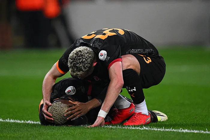canli-super-ligde-samsunspor-galatasaray-maci-kazanirsa-sampiyon-1777743414126.jpeg