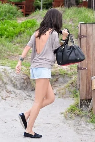 Selena Gomez plajda!