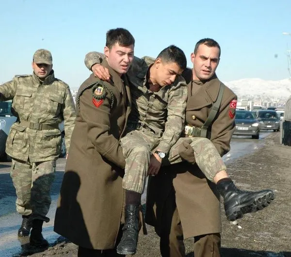 Askeri araç zincirleme kazaya karıştı