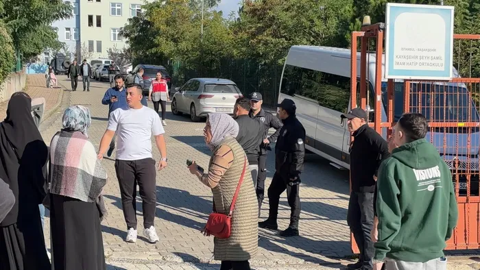 son-dakika-istanbulda-ortaokulda-bicakli-saldiri-6-ogrenci-yaralandi-1791271738082.jpg