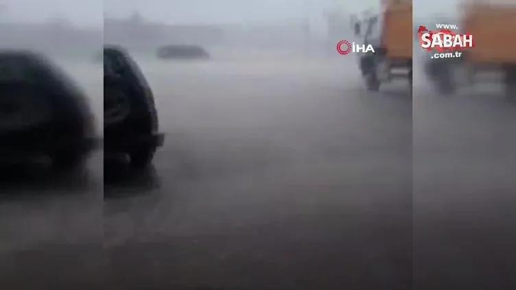 Dolu yağışı köyü beyaza bürüdü