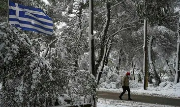 Yunanistan’da yoğun kar yağışı 2 can aldı