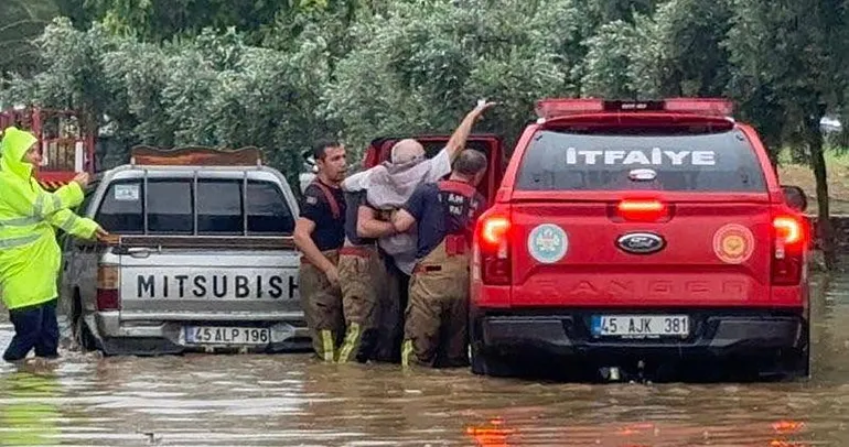 Manisa’da kuvvetli sağanak etkili oldu!