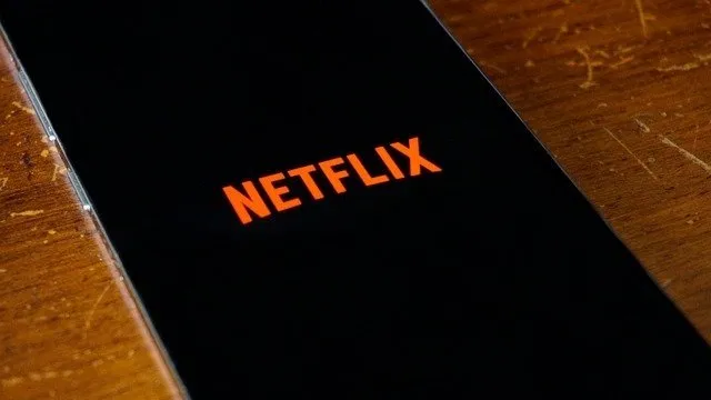 İstenmeyen kullanıcılara son! Netflix hesabınızdan istediğiniz kullanıcıları kovabileceğiniz özelliği getirdi!