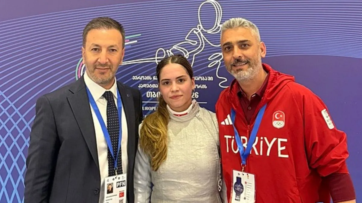 Milli eskrimci Alara Atmaca, altın madalya aldı! Milli eskrimci Alara Atmaca, altın madalya aldı!