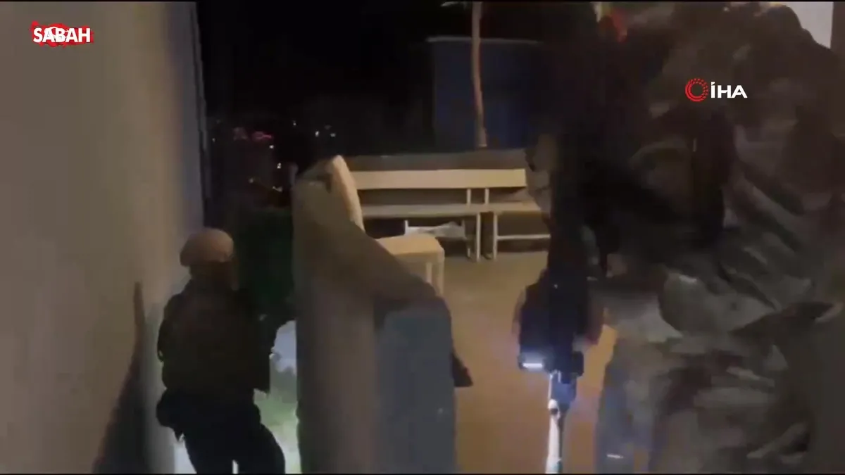 Kocaeli’de iş yerini benzin dökerek yakmaya çalıştılar: 5 gözaltı | Video videosunu izle Kocaeli’de iş yerini benzin dökerek yakmaya çalıştılar: 5 gözaltı | Video videosunu izle