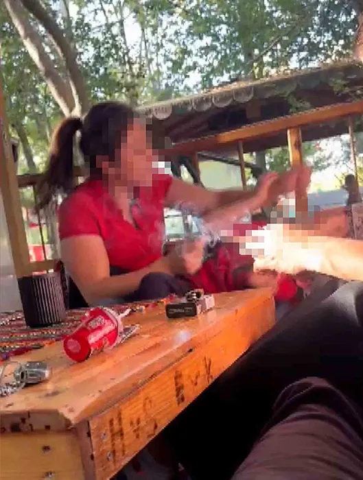 Görüntüler kan dondurdu: Cani anne ağlayan oğlunu susturamayınca defalarca vurdu! Sus nefesini keserim…