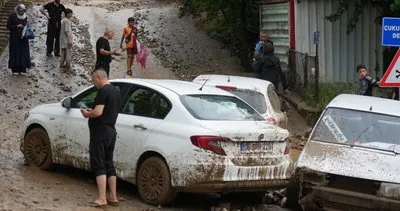 Bursa'da sağanak yağış hayatı felç etti #bursa