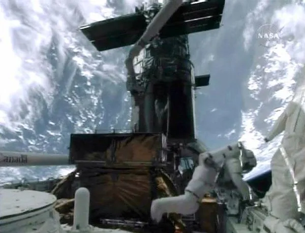 Hubble teleskobunun tamiri