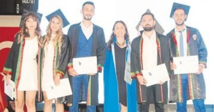 Genç hukukçular diplomayı aldı