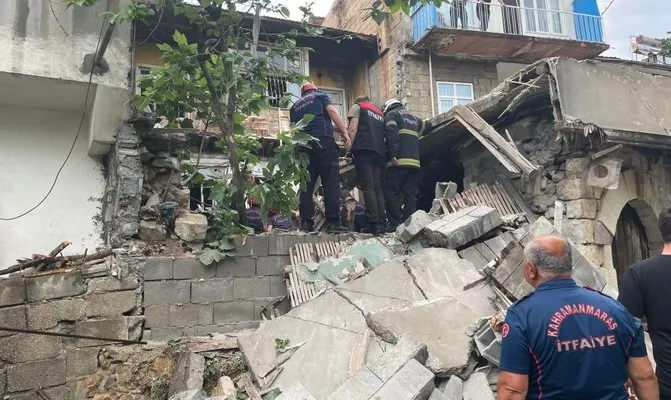 Kahramanmaraş’ta iki katlı metruk ev çöktü! Bölgeye ekipler sevk edildi
