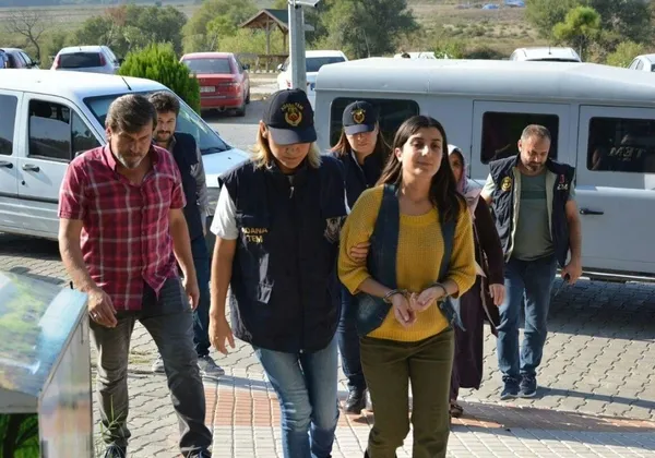 "Kuzey Irak'a evlenmek için kaçtım" dedi, PKK kıyafetiyle fotoğrafı çıktı - 2