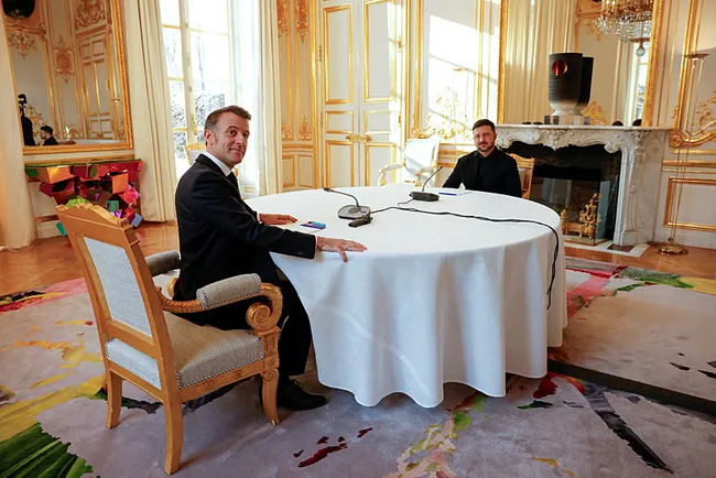 zelenskiy-macron-ile-pariste-bir-araya-geldi-1767711787870.jpeg Zelenskiy, Macron ile Paris’te bir araya geldi!