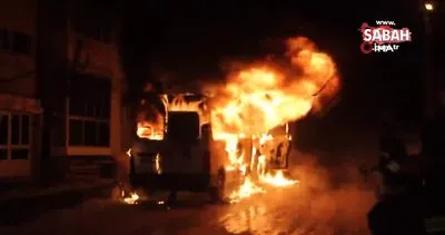 Park halindeki minibüs alev alev yandı | Video