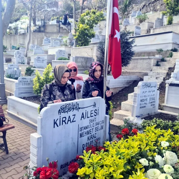 sehit-savci-mehmet-selim-kirazin-olumunun-10-yil-donumunde-sevenleri-tarafindan-anildi-1743430939060.jpg