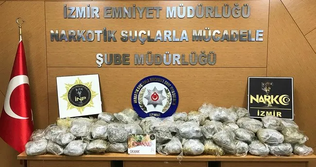 İzmir’de TIR’ın akaryakıt deposunda 58 kilo uyuşturucu ele geçirildi İzmir’de TIR’ın akaryakıt deposunda 58 kilo uyuşturucu ele geçirildi